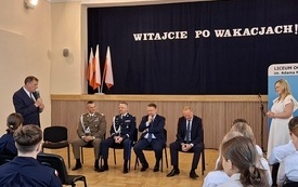 Wyjątkowe rozpoczęcie roku szkolnego w Zespole Szk&oacute;ł w Mrozach 5