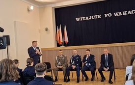 Wyjątkowe rozpoczęcie roku szkolnego w Zespole Szk&oacute;ł w Mrozach 6