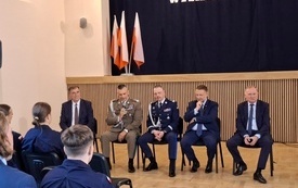 Wyjątkowe rozpoczęcie roku szkolnego w Zespole Szk&oacute;ł w Mrozach 9