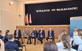 Wyjątkowe rozpoczęcie roku szkolnego w Zespole Szk&oacute;ł w Mrozach 11