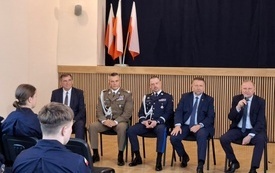 Wyjątkowe rozpoczęcie roku szkolnego w Zespole Szk&oacute;ł w Mrozach 12