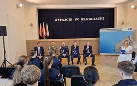 Wyjątkowe rozpoczęcie roku szkolnego w Zespole Szk&oacute;ł w Mrozach 14