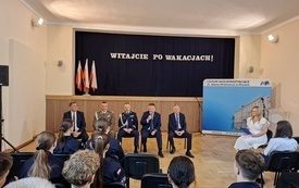 Wyjątkowe rozpoczęcie roku szkolnego w Zespole Szk&oacute;ł w Mrozach 16
