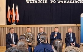 Wyjątkowe rozpoczęcie roku szkolnego w Zespole Szk&oacute;ł w Mrozach 17