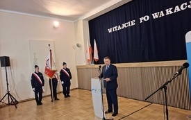 Wyjątkowe rozpoczęcie roku szkolnego w Zespole Szk&oacute;ł w Mrozach 42