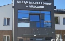 Zdjęcie do Gł&oacute;wne wejście do Urzędu ponownie otwarte