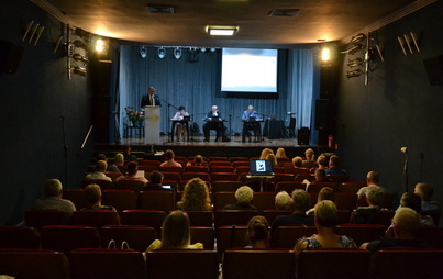 Zdjęcie do Jednogłośne wotum zaufania i absolutorium dla Burmistrza Mroz&oacute;w